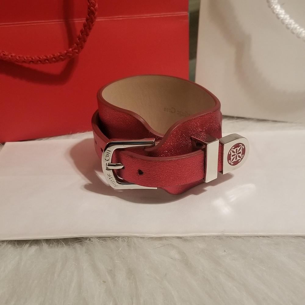 Women's leather cuff bracelet